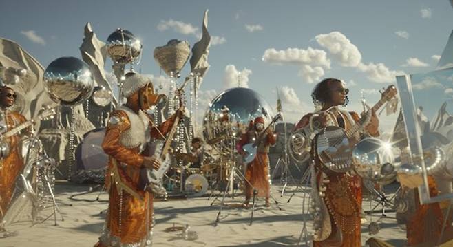 염인화, <솔라소닉 밴드>, 2024 (2025) 가변 크기, 3D 퍼포머티브 장치-환경(PC기반 가상현실, 모바일 증강현실, 제작 악기), 19분 45초, 스테레오 사운드  *재판매 및 DB 금지