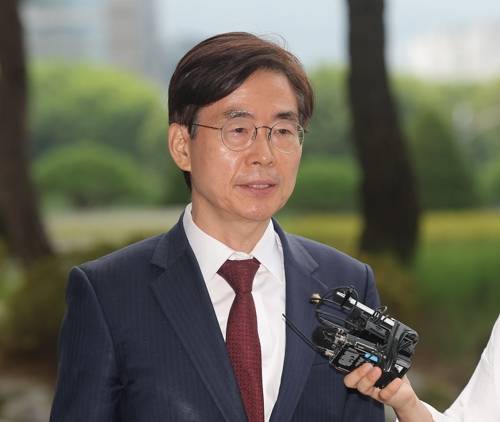 내란특검 출석하며 발언하는 조경태 의원 국민의힘 조경태 의원이 11일 서울 서초구 서울고등검찰청에 마련된 내란특검 사무실로 참고인 조사를 위해 출석하며 발언하고 있다. 2025.8.11[연합뉴스 제공]