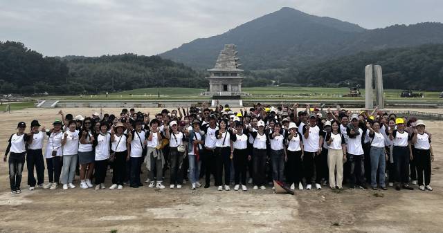 ▲전북자치도 농촌에 활력을 불어넣고 있는 베트남 계절근로자들이 11일 익산에서 특별한 하루를 선물받았다. ⓒ익산시