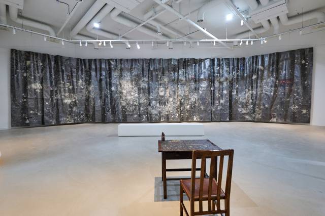 수미 카나자와, 신문지 위의 드로잉(2017)/자료제공=포도뮤지엄