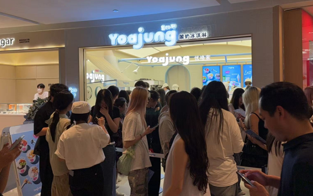 요아정 상하이점에 손님들이 줄을 서고 있다. 사진제공=요아정