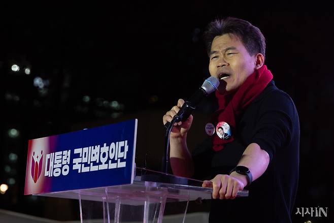 2월13일 서울 청계광장에서 열린 윤석열 국민변호인단 출범식에서 발언하고 있는 전한길씨. ⓒ시사IN 이명익