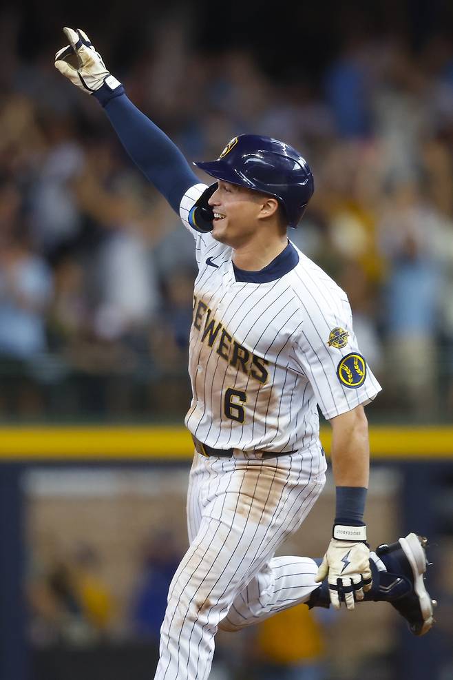 끝내기 홈런을 친 아이삭 콜린스.    밀워키 | AP연합뉴스