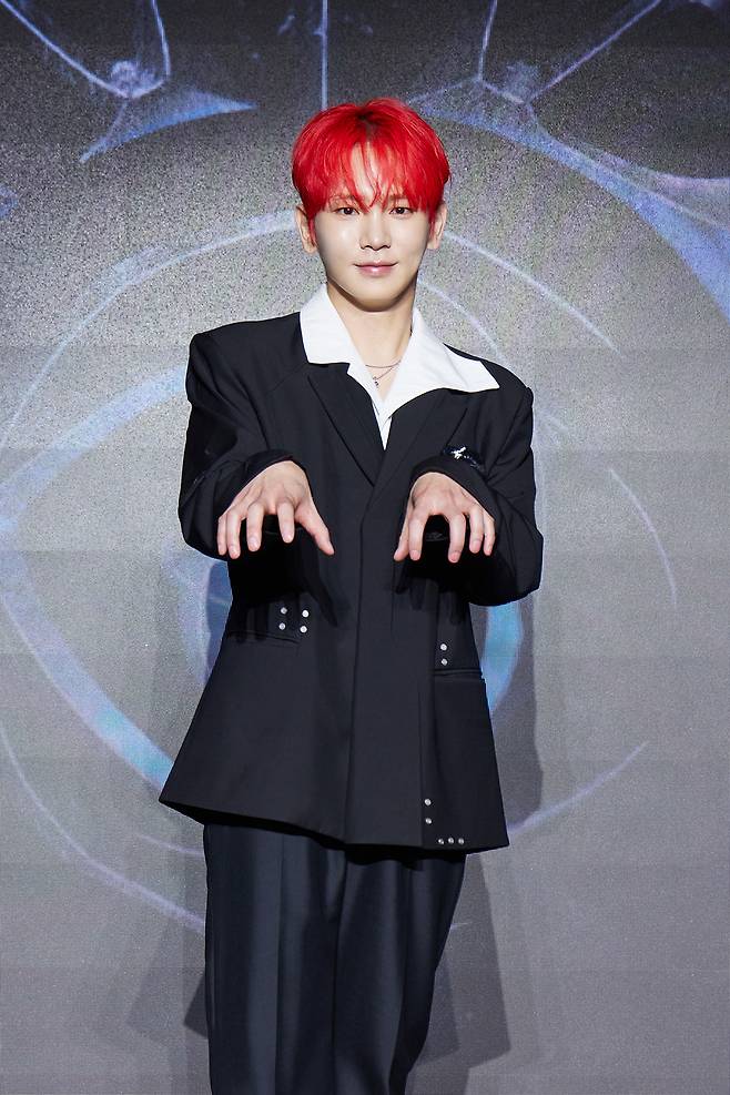 그룹 샤이니의 키가 11일 서울 광진구 풀만 앰배서더 이스트폴 브로드웨이에서 진행된 정규 3집 ‘헌터’ 발매 기념 기자간담회에서 포즈를 취하고 있다. SM엔테터인먼트 제공