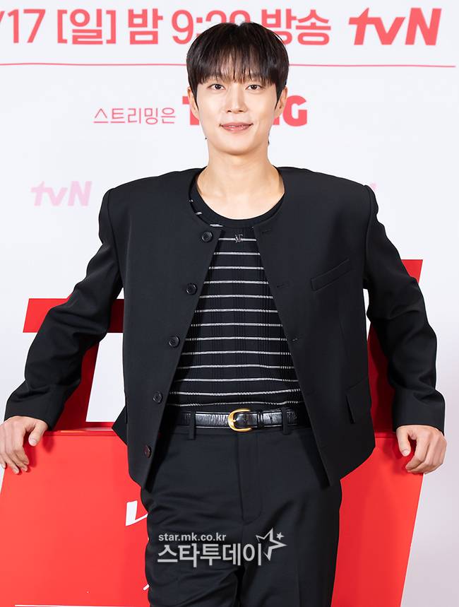 배우 윤두준.