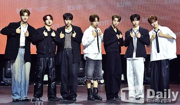 아이덴티티 유닛 유네버멧