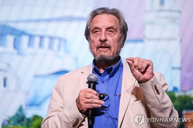 러시아 방문한 에롤 머스크 [타스=연합뉴스 자료사진]