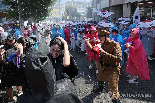2024년 봉오동 전투 재연하는 고려인마을 주민과 학생들 [연합뉴스 자료사진]