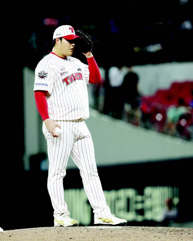 뒷심 싸움에 비상이 걸린 KIA가 코치진 개편으로 분위기를 바꾸고 엔트리에 복귀한 조상우의 반전 활약을 기대하고 있다.  <KIA 타이거즈 제공>