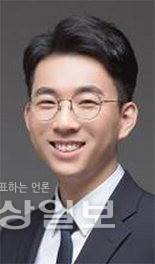 ▲ UNIST 이현욱(사진) 교수