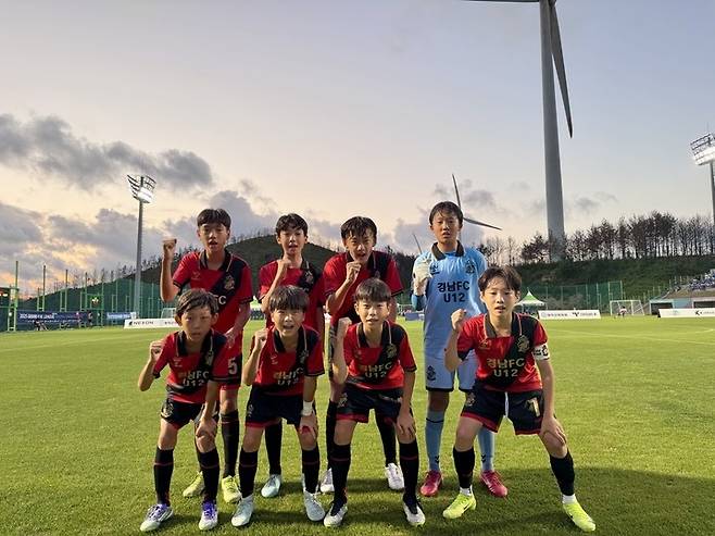 K리그 챔피언십에서 우승한 경남 U12