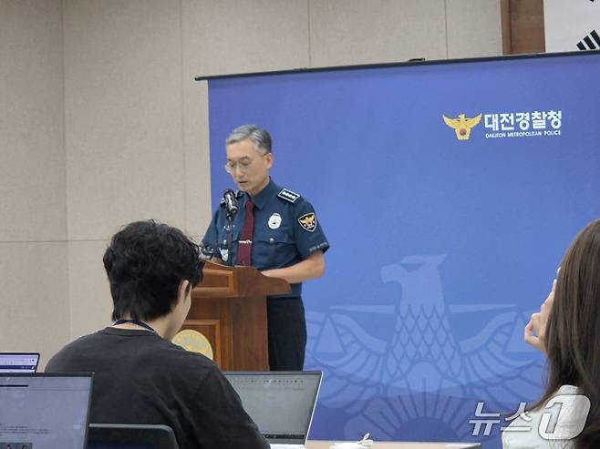 육종명 대전서부경찰서장이 12일 장재원(26) 교제살인 사건 경위를 브리핑하고 있다. ⓒ 뉴스1 김종서 기자