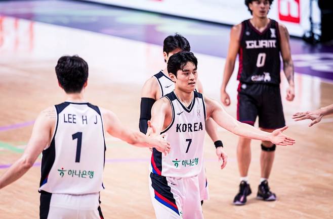 한국 남자 농구대표팀이 괌을 꺾고 아시아컵 8강에 진출했다.(FIBA 제공)
