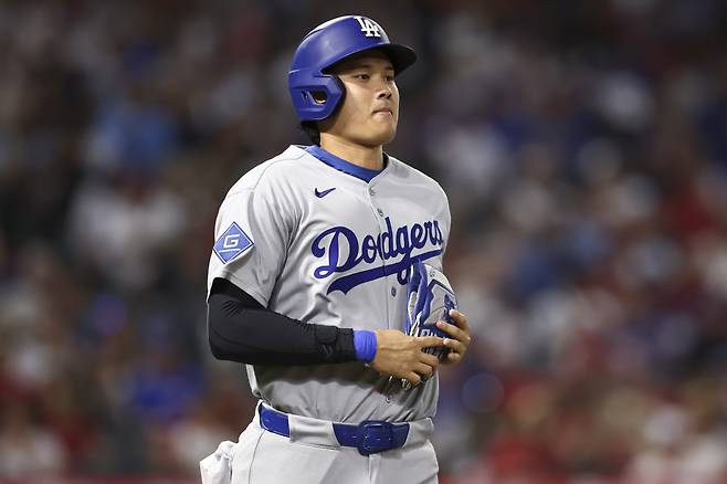 오타니 쇼헤이가 5회 볼넷을 얻어 출루하고 있다. AP연합뉴스