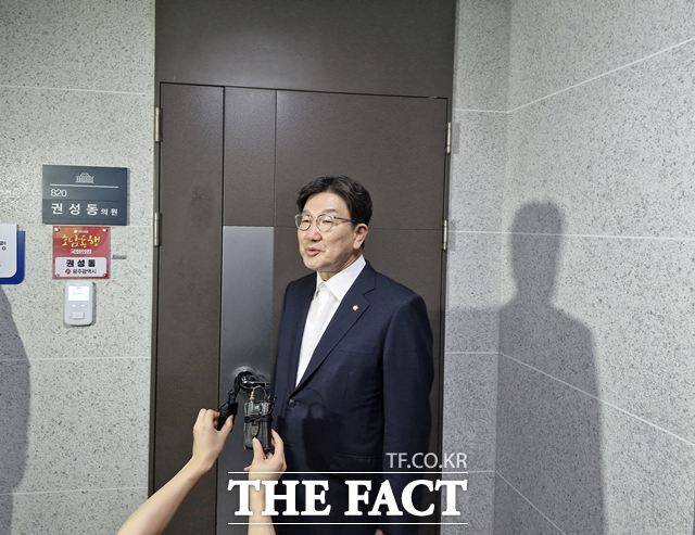 골프 접대 의혹이 불거진 권성동 국민의힘 의원이 이를 강력히 부인하며 해당 유튜브 채널에 대한 민·형사의 강력한 대응을 예고했다. /신진환 기자