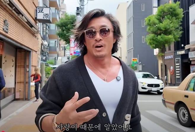 자신의 유튜브 채널 통해 일본 편의점에서만 파는 제품 추천한 추성훈. 유튜브 '추성훈 ChooSungHoon' 캡처