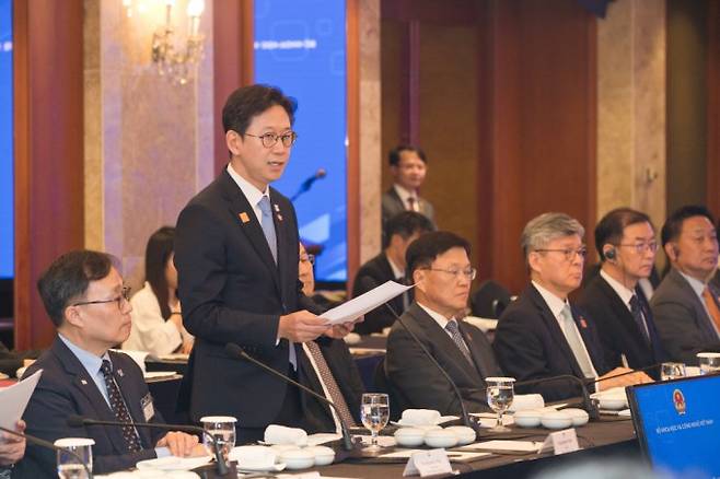 배경훈 과학기술정보통신부 장관이 12일 오후 서울 중구 롯데호텔에서 열린 '한-베트남 과학기술 라운드테이블'에서 개회사를 하고 있다. 과기정통부 제공.