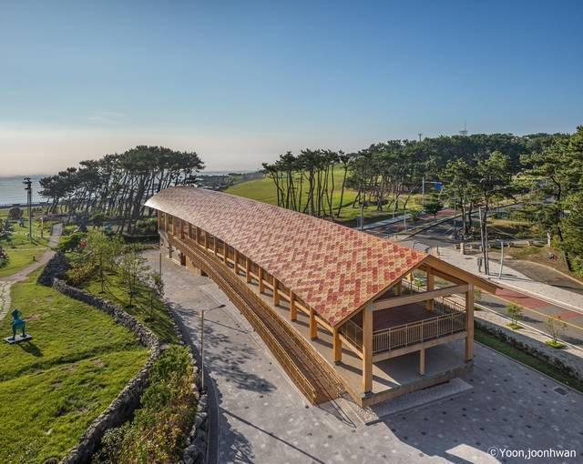 KG스틸이 12일 공개한 울산의 대표 해맞이 명소 ‘간절곶’ 내 문화휴식공간 ‘간절루’ 모습. KG스틸측 제공=윤준환.