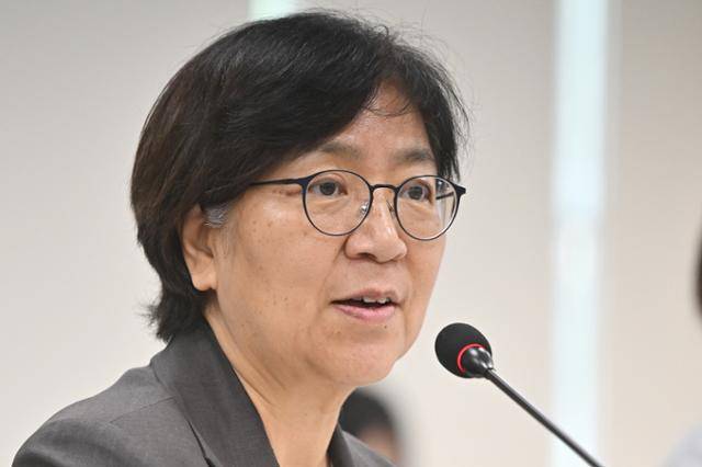 정은경 보건복지부 장관이 6일 광주 북구 오치커뮤니티센터에서 열린 광주 북구 돌봄 통합지원 실행 현장 간담회에 참석해 인사말을 하고 있다. 광주=뉴시스