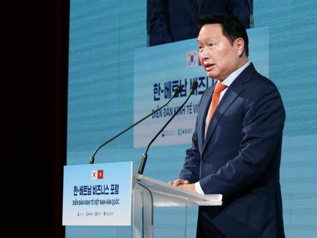 최태원 대한상의 회장이 12일 서울 중구 롯데호텔에서 열린 '한·베트남 비즈니스 포럼'에서 인사말을 하고 있다. 대한상의 제공