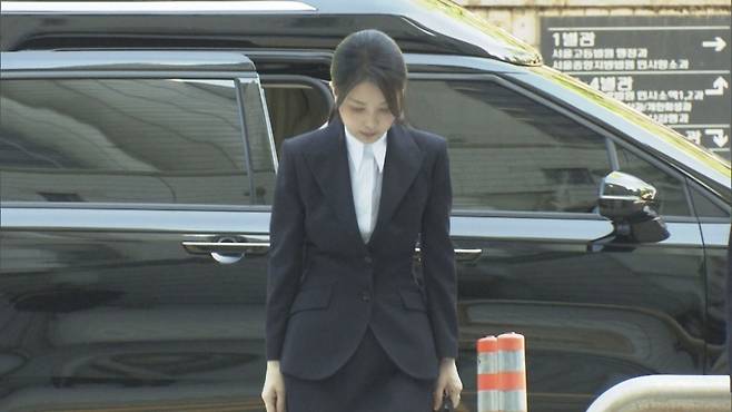 김건희 여사가 오늘(12일) 구속영장 실질심사를 위해 법원에 출석한 모습