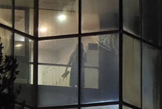 경북 경주의 한 호텔 여자 사우나와 탈의실이 외부에서 훤히 들여다 보이는 모습. 사진 온라인 커뮤니티