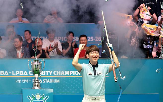 ‘일본 3쿠션 기대주’ 모리 유스케(에스와이)가 일본 국적 선수로는 최초로 PBA 정상을 밟았다. PBA 제공