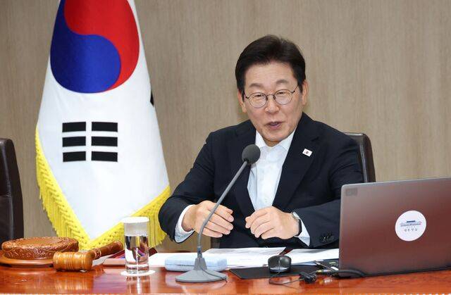 이재명 대통령이 11일 서울 용산 대통령실청사에서 임시국무회의를 주재하고 있다. 김지훈 기자