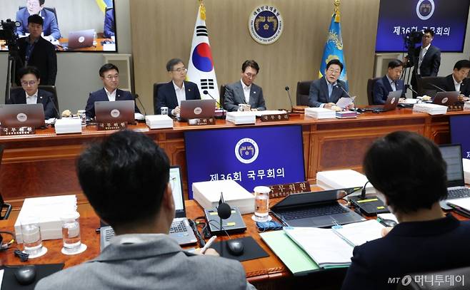 [서울=뉴시스] 고범준 기자 = 이재명 대통령이 12일 서울 용산 대통령실 청사에서 열린 국무회의에서 발언하고 있다. (대통령실통신사진기자단) 2025.08.12. bjko@newsis.com /사진=
