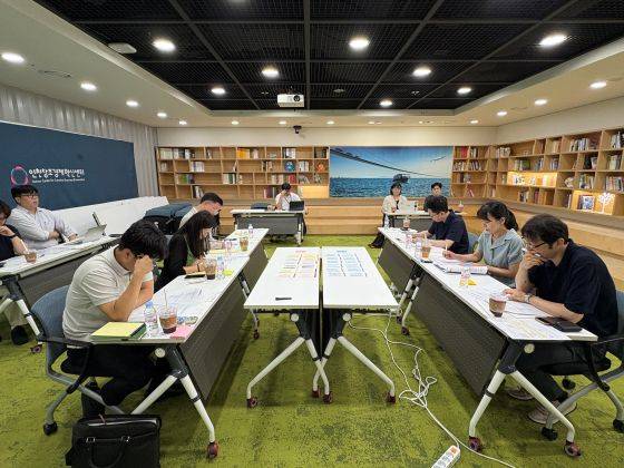 인천창조경제혁신센터, 인천대 창업지원단, 인천테크노파크, K-바이오랩허브, 나눔엔젤스 관계자들이 참석한 가운데 인천 창업생태계에 대한 강점, 기회, 비전, 전략 등을 논의하는 워크숍을 열고 있다/사진=STEPI