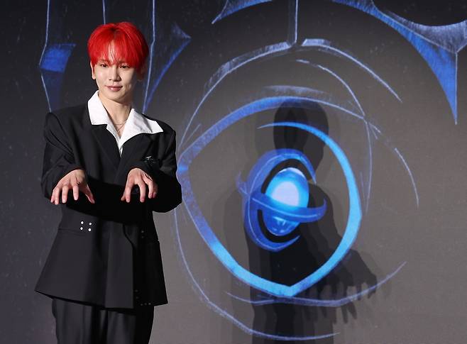 그룹 샤이니의 키가 지난 11일 서울 광진구 풀만 앰배서더 서울 이스트폴 호텔에서 열린 세 번째 솔로 앨범 ‘헌터(HUNTER)’ 발매 기념 기자간담회에서 포즈를 취하고 있다.  [연합]