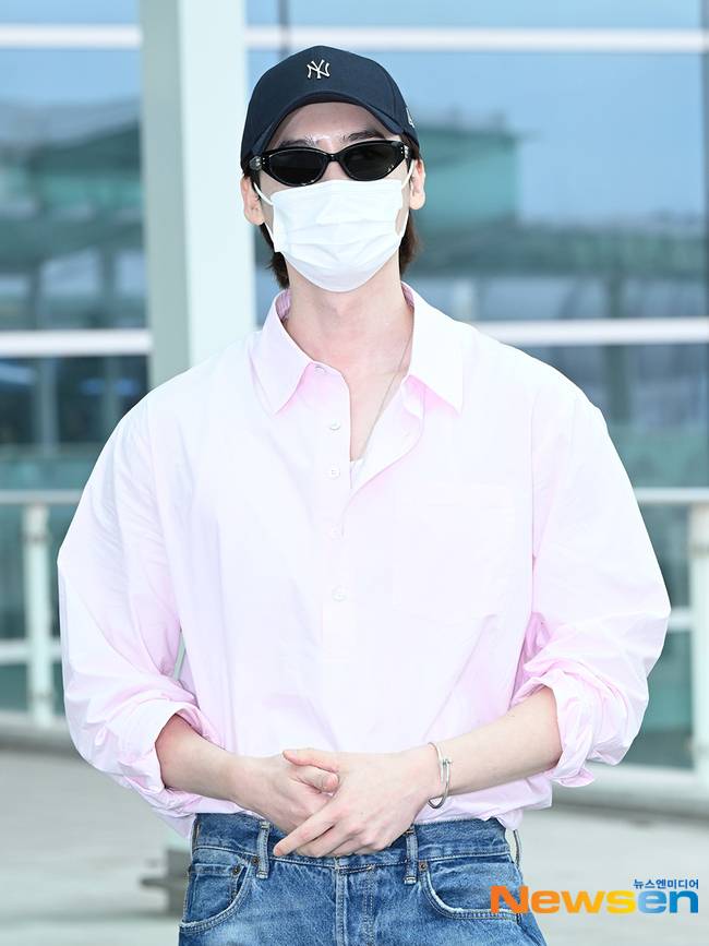 해외 일정차 쿠알라룸푸르로 출국하는 이종석