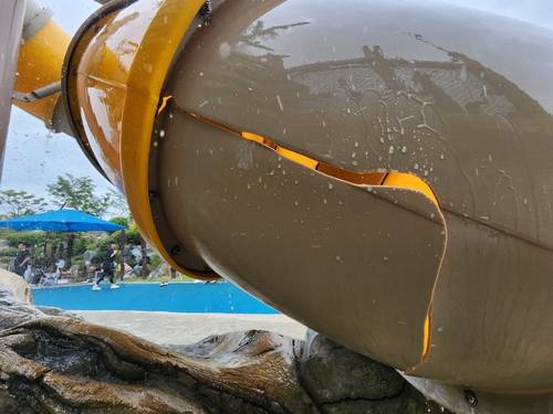 파손된 기업사랑공원 물놀이터 [독자 제공. 재판매 및 DB 금지]