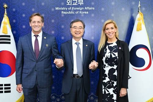 미 하원의원 면담한 조현 외교부 장관 [외교부 제공. 재판매 및 DB 금지]