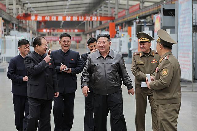 ▲ 김정은 북한 국무위원장이 제2경제위원회 산하 중요군수기업소들을 현지지도했다고 당 기관지 <로동신문>이 5월 7일 보도했다. ⓒ로동신문=뉴스1