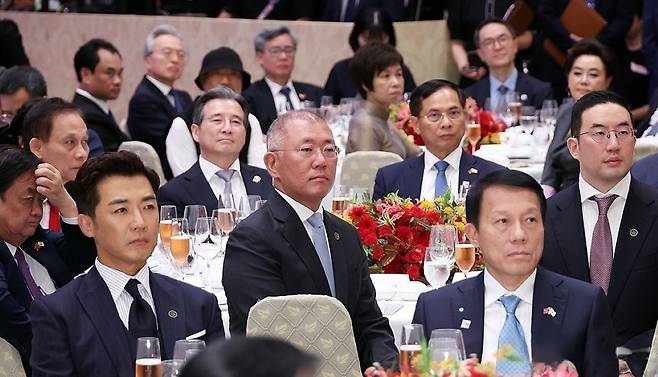 안재욱(앞줄 왼쪽)이 한국·베트남 국빈 만찬에 초청됐다. 연합뉴스