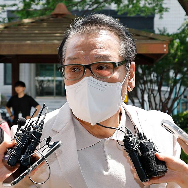 6월23일 ‘건진법사’ 전성배씨가 정치자금법 위반 혐의 사건 재판에 출석하기 위해 법정으로 향하고 있다.ⓒ공동취재