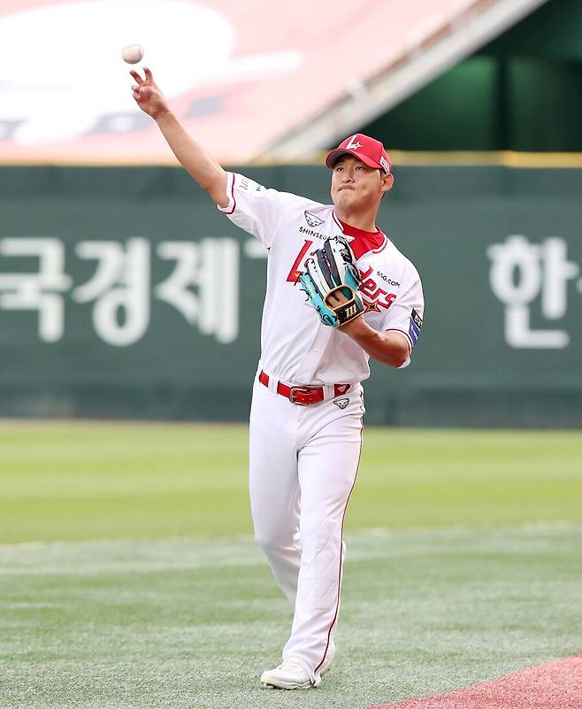 ▲ 이숭용 감독은 하재훈의 결과와 별개로 과정을 중요하게 바라봤고, 과감한 기용은 결승 투런포로 이어졌다 ⓒSSG랜더스