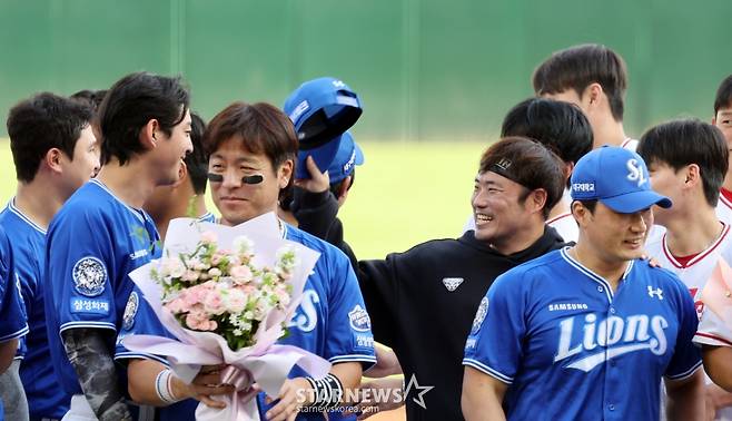 [영상]'오승환의 배터리 이지영, 삼성맨 변신(?)' 장난인줄 알았더니 '캡틴 구'의 배려였다니