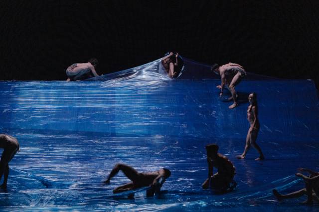 국립현대무용단 ‘내가 물에서 본 것’ 공연 모습. ⓒ목진우, 국립현대무용단 제공