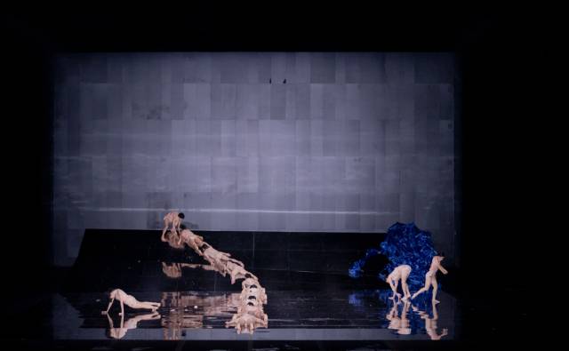 국립현대무용단 ‘내가 물에서 본 것’ 공연 모습. ⓒ목진우, 국립현대무용단 제공