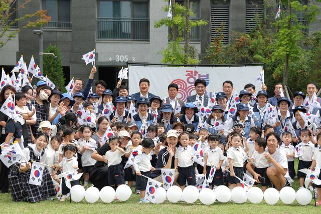 13일 대구 북구에서 진행된 나라사랑 태극기 달기 운동 현장. 대구 북구청 제공