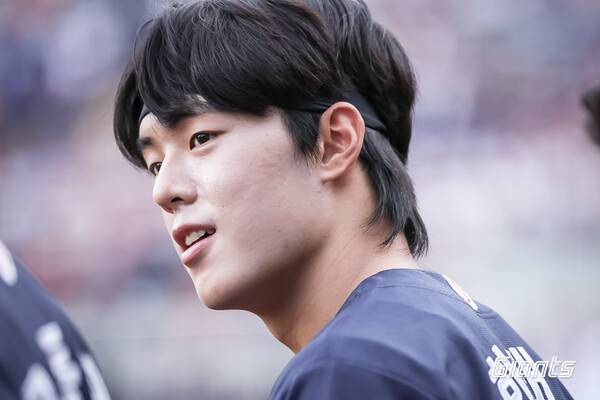 롯데는 13일 대전 한화생명볼파크에서 열린 한화와 시즌 12차전에서 새 외국인 투수 빈스 벨라스케즈가 3이닝 5실점으로 무너지고, 타선이 4안타 무득점에 그치면서 0대 6으로 완패했다(사진=롯데)