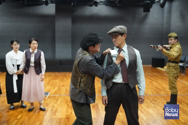 '열차 37호' 공연 연습사진. ⓒ서울문화재단