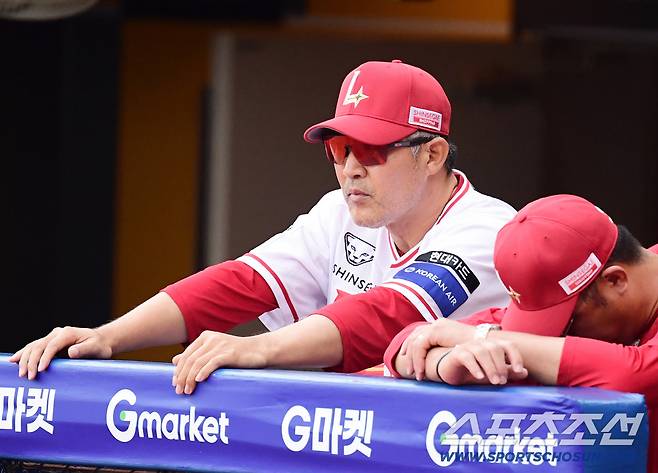 6일 인천 SSG랜더스필드에서 열린 SSG와 삼성의 경기. 경기를 지켜보는 SSG 이숭용 감독. 인천=송정헌 기자songs@sportschosun.com/2025.08.06/