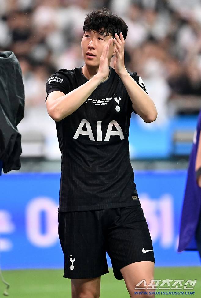 3일 서울월드컵경기장에서 열린 토트넘과 뉴캐슬의 경기, 손흥민이 팬들에게 인사하고 있다. 상암=허상욱 기자wook@sportschosun.com/2025.08.03/