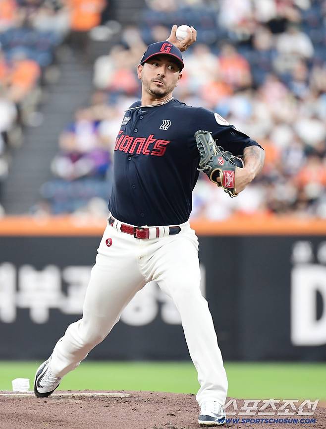 13일 대전 한화생명 볼파크에서 열린 한화 이글스와 롯데 자이언츠의 경기. 선발 투구하고 있는 롯데 벨라스케즈. 대전=송정헌 기자songs@sportschosun.com/2025.08.13/