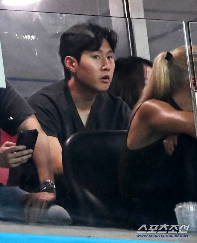3일 서울월드컵경기장에서 열린 토트넘과 뉴캐슬의 경기, 경기장을 찾은 이강인이 경기를 지켜보고 있다. 상암=허상욱 기자wook@sportschosun.com/2025.08.03/