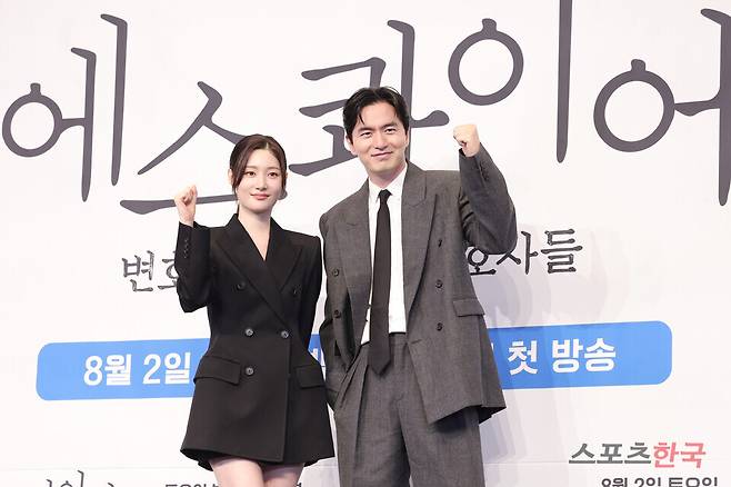 JTBC 새 토일드라마 '에스콰이어: 변호사를 꿈꾸는 변호사들' 제작발표회에 참석한 배우 정채연, 이진욱. 25.07.31 ⓒ이혜영 기자 lhy@hankooki.com