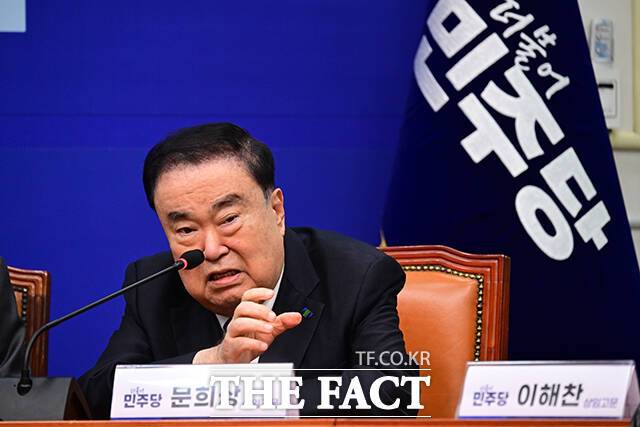 문희상 전 국회의장은 12일 "내란의 뿌리를 뽑기 위해 전광석화처럼 몰아쳐서 처리하겠다는 대목에 전적으로 동의한다"면서도 "단 항상 잊지 말아야 할 게 있다. 과유불급이다. 과하면 모자란 것만 못하다"고 지적했다. /남윤호 기자